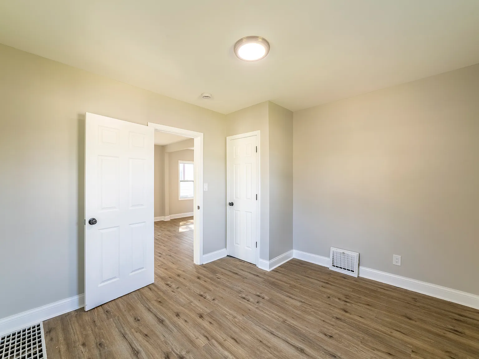 3 bed, 816 sqft, $1,800 — Photo 4