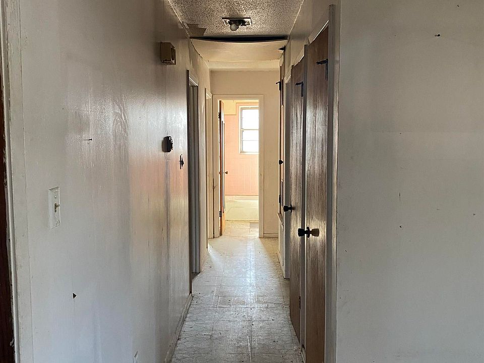 2nd image of 601 Kennedy