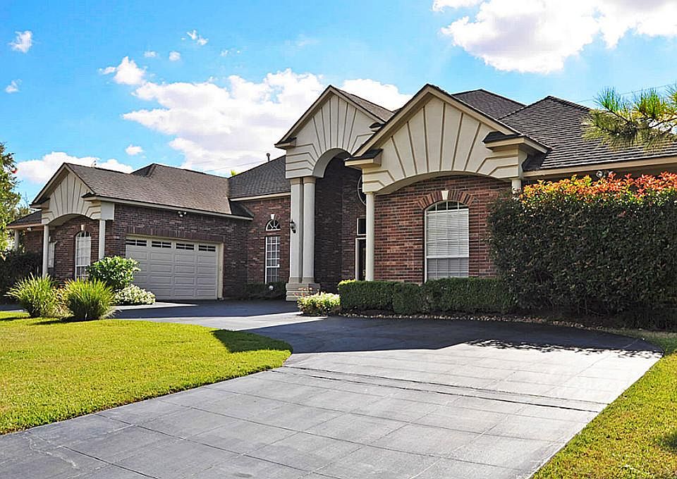 1st image of 1690 Kelliwood Oaks Dr