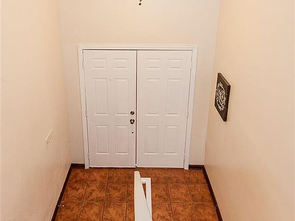 3rd image of 2027 Carraway Ln