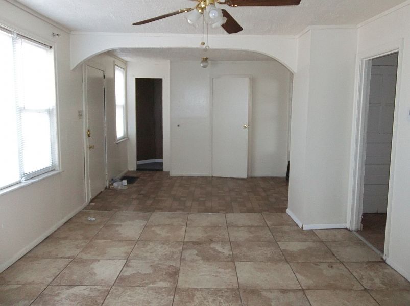 2nd image of 6262 Jefferson Ave
