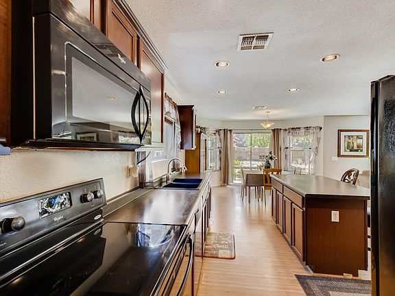 511 E Bet-004-003-Kitchen-MLS_Size