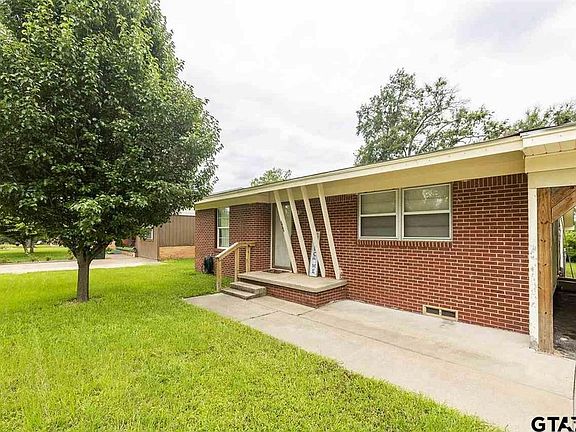 4th image of 302 Bandera Dr