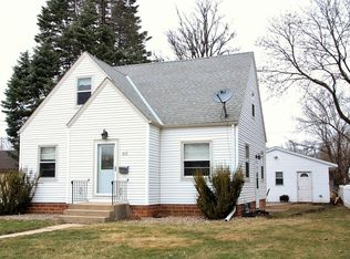 812 Birch Dr, Mason City, IA 50401