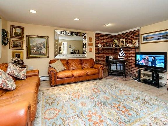 3rd image of 22 Alling St