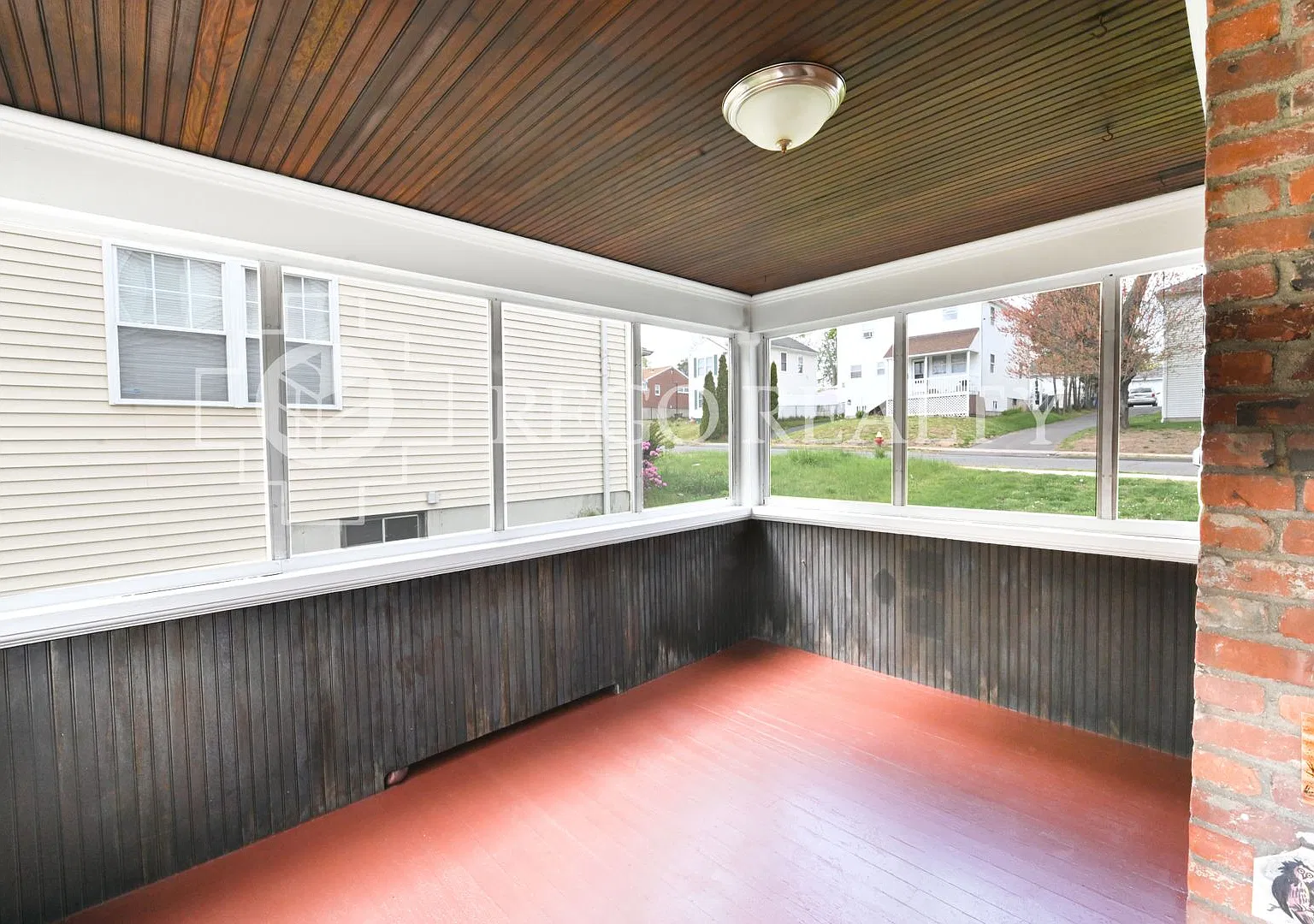 Charming single family home with 3 bedrooms! — Photo 3