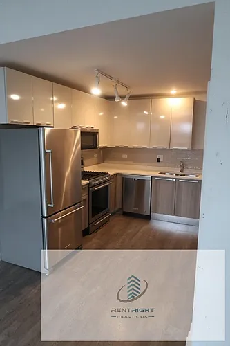 932 W Dakin St #201 Photo 1
