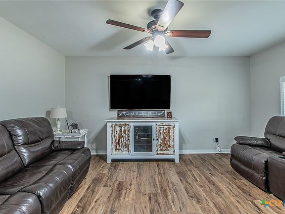 3rd image of 1414 Live Oak Dr