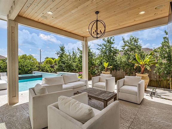 5th image of 18 Botanical Vista Dr