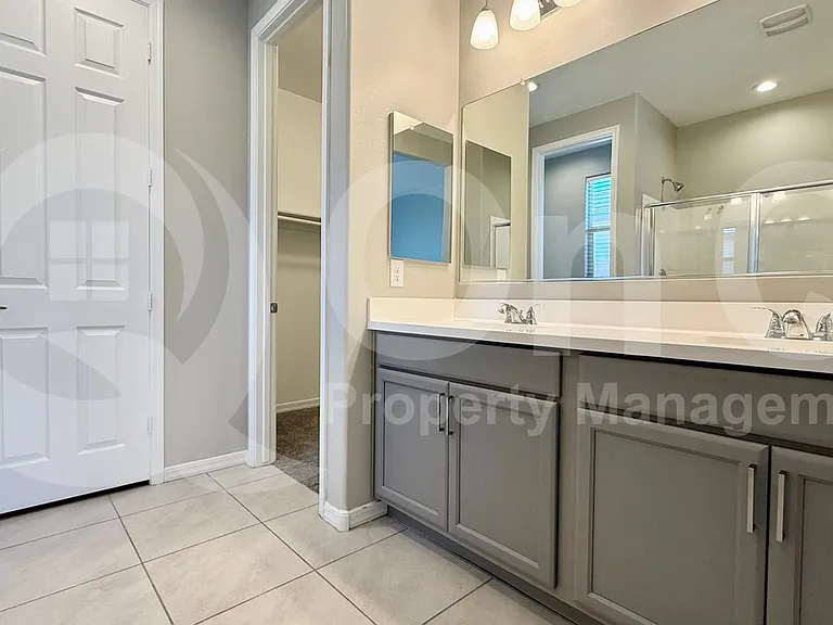 15711 W Monroe St — Photo 15