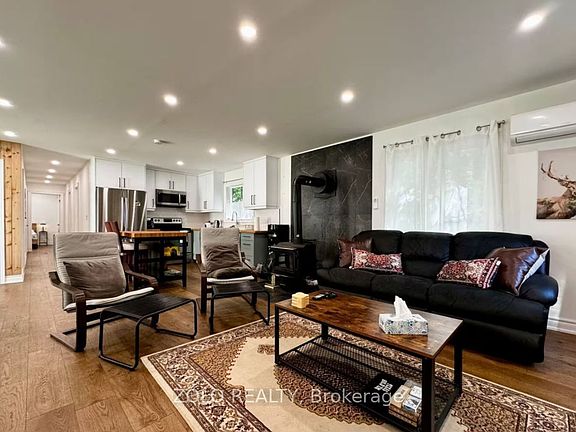 5th image of 886 Monck Rd