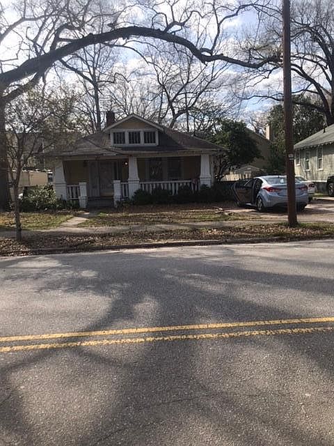 2nd image of 805 Maple St