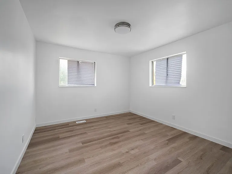 11044 S Temple Dr — Photo 18