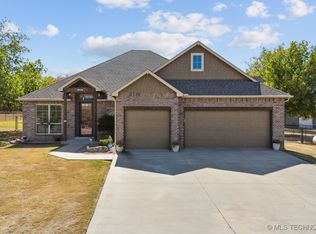 3800 E Maple Dr, Collinsville, OK 74021