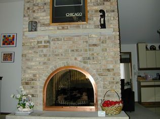 48 Castle Rock Ln, Bloomingdale, IL 60108