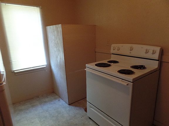 3rd image of 300 1/2 W 14th St
