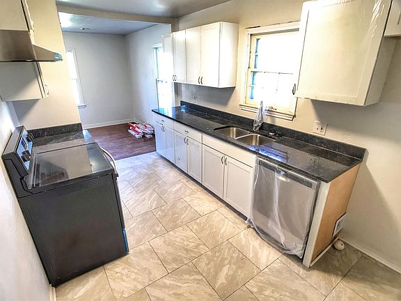 5th image of 1400 NE 43rd St