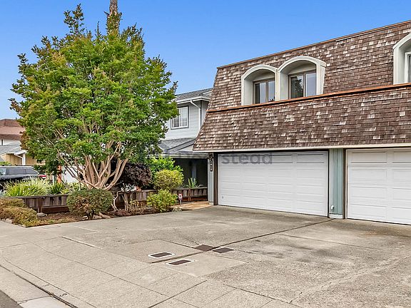 2nd image of 2913 Bayview Dr
