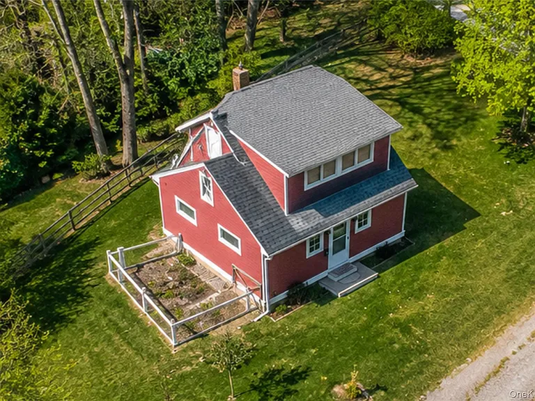81 Daly Rd — Photo 2