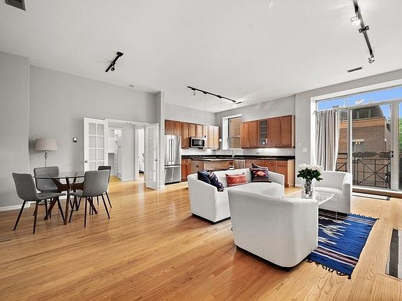 3rd image of 1350 W Fullerton Ave APT 307