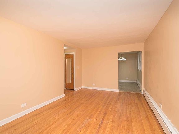 3rd image of 2718 W Farragut Ave APT 1E