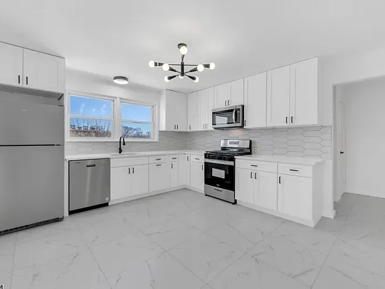 114 King St #3 — Photo 3
