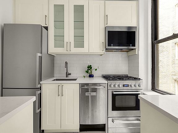 3rd image of 225 W 25th St APT 3C