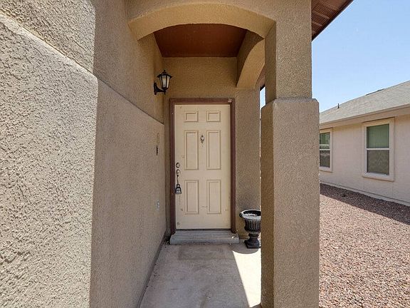 2nd image of 2932 Pino Triste Dr
