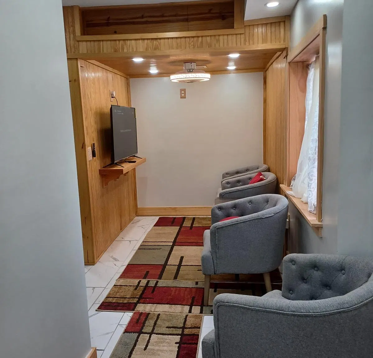 3 bed, 1.5 bath, $1,300 — Photo 2