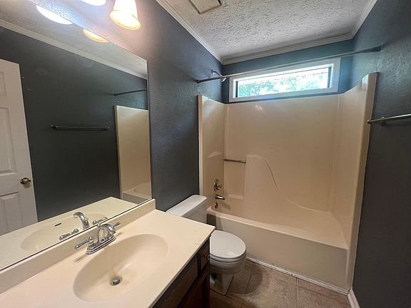 5th image of 213 Oakdale Dr