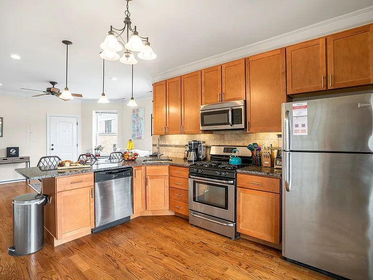 2117 W Irving Park Rd #2R — Photo 14