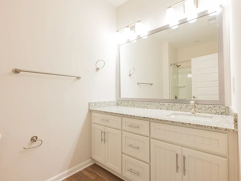 Hamilton Reserve Apartments — Photo 41