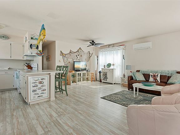 3rd image of 134 40th St #1