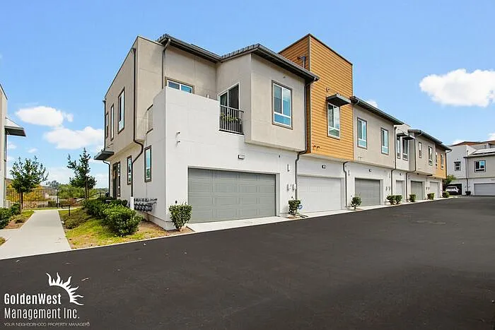 1060 Kendale Way — Photo 3