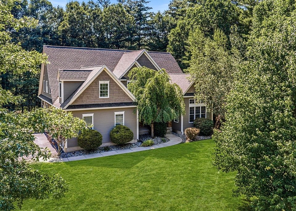 1st image of 17 Bissonnette Cir