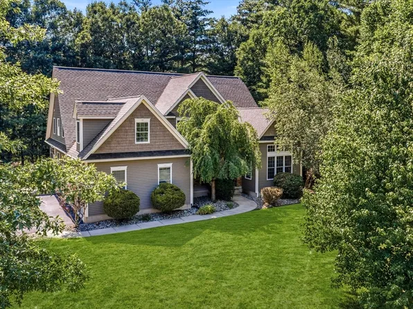 17 Bissonnette Cir, Southampton, MA 01073
