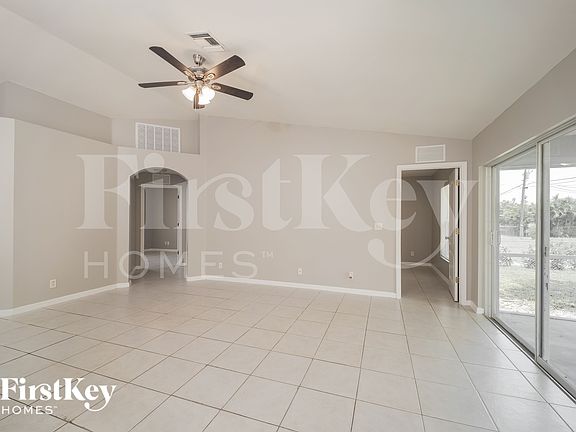 4th image of 1411 NE 13th Ave
