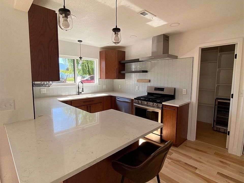 2nd image of 3493 Pentamar Dr