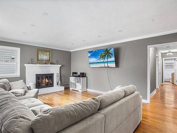 3rd image of 1064 Somerset Ave