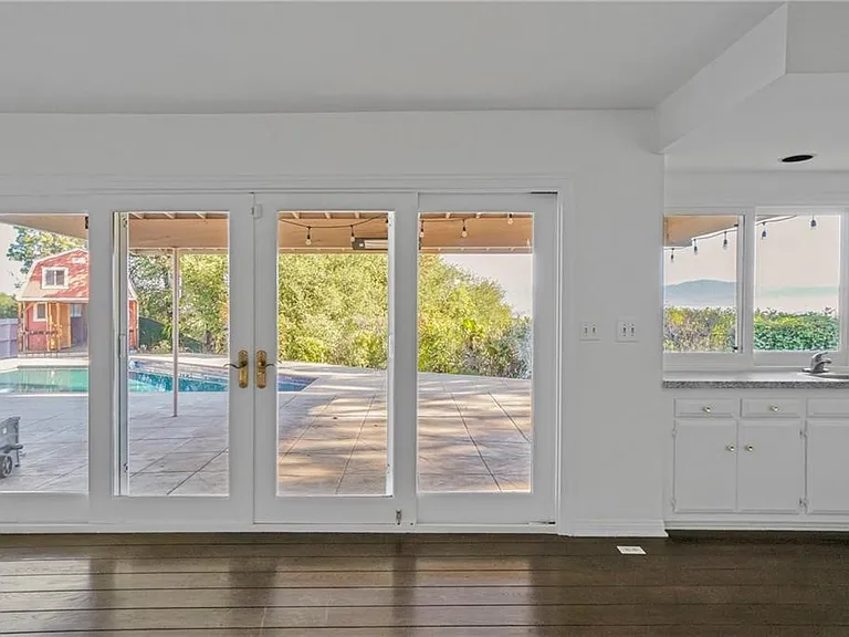 16922 Oak View Dr — Photo 8