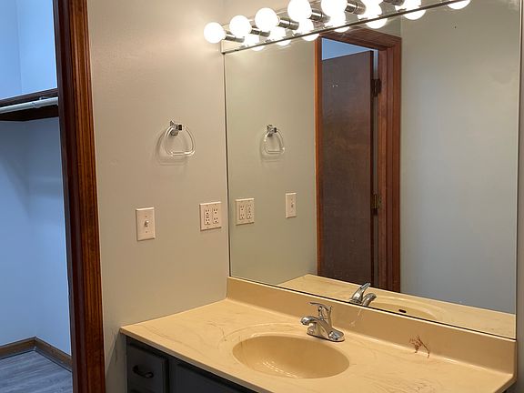 2nd image of 85 Underwood St