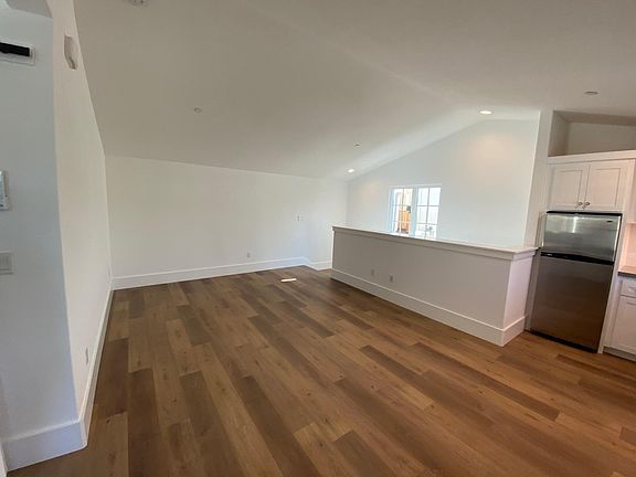 3rd image of 1018 Peony Dr
