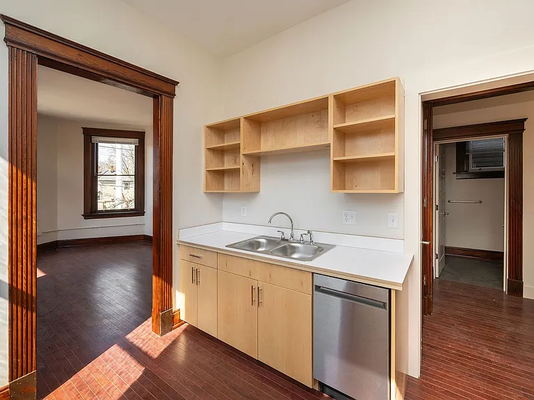 1740 Brewster Ave — Photo 17