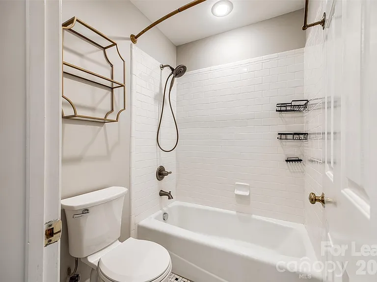 2220 Roswell Ave — Photo 22