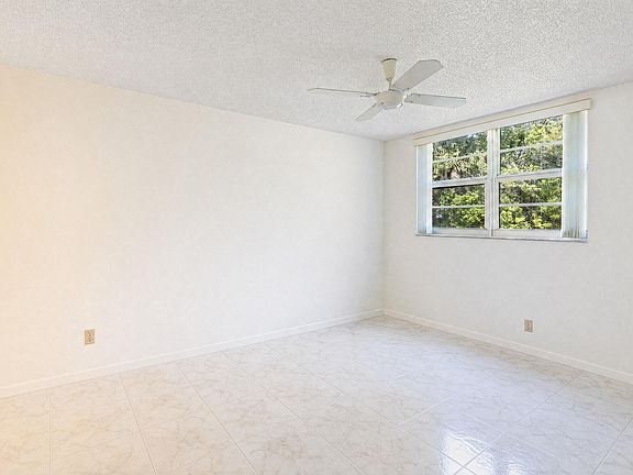 4th image of 2825 SW 22nd Ave #1070