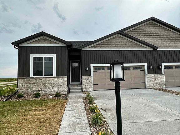 3rd image of 905 Eisenhower Blvd