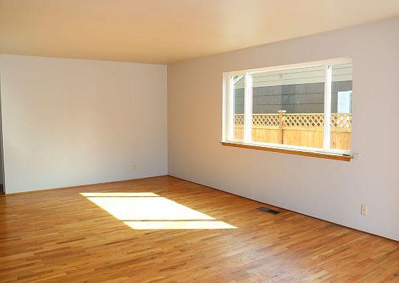 5th image of 13604 2nd Ave S