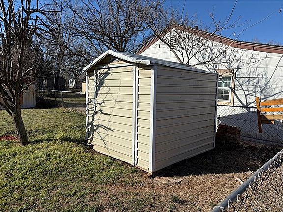 2nd image of 610 SE 34th St Lot 19