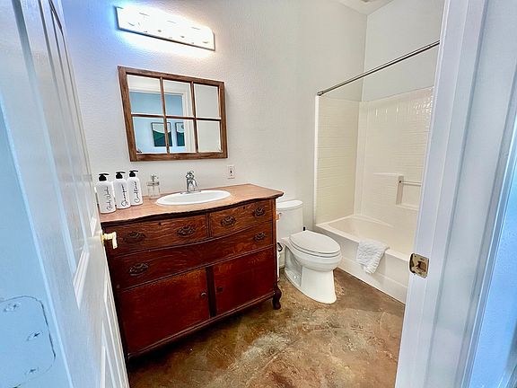 4th image of 300 Garwood St #1