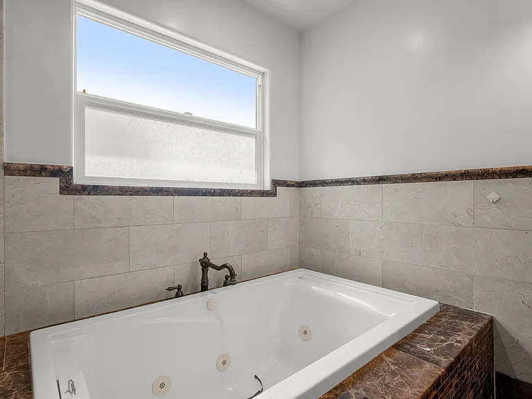 8302 S Sepulveda Blvd — Photo 36